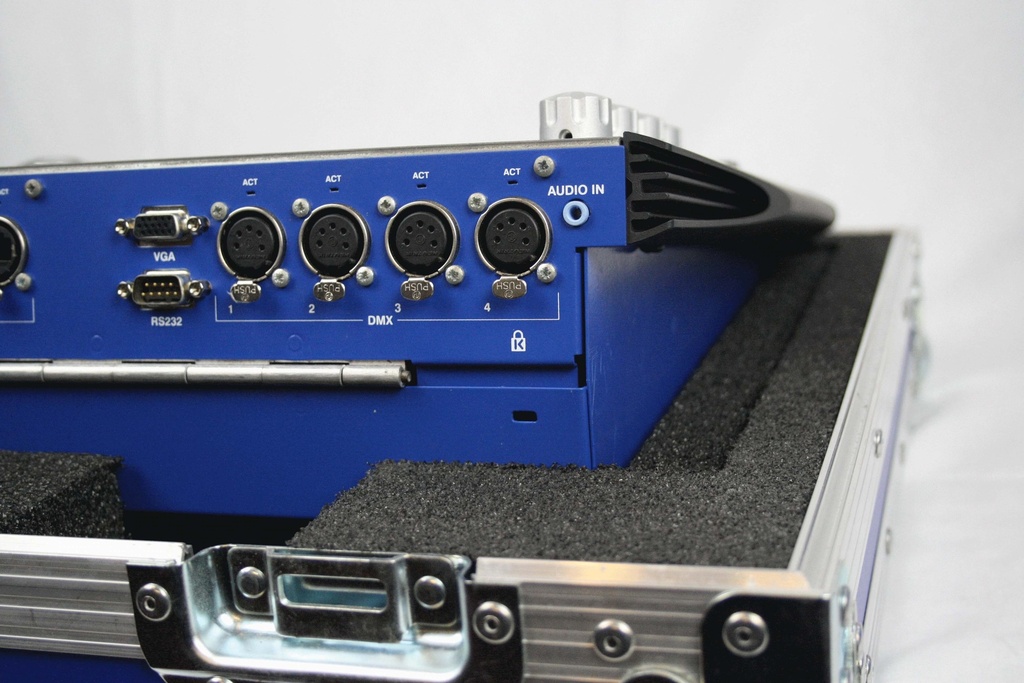 Flight Case for MagicQ MQ80 Blue with wheels