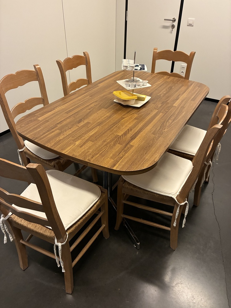 Table with chairs - free